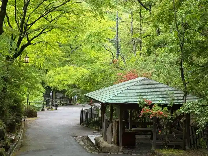 伊香保神社の{uncategorized: "未分類", other: "その他", undefined: "問題あり", building: "その他建物", grave: "お墓", sacred_gate: "鳥居", guardian: "狛犬", statue: "像", buddha: "仏像", history: "歴史", nature: "自然", garden: "庭園", animal: "動物", pagoda: "塔", temizu: "手水舎", mountain_gate: "山門・神門", sanctuary: "本殿・本堂", subordinate: "末社・摂社", art: "芸術", scenery: "景色", jizo: "地蔵", ema: "絵馬", goshuin: "御朱印", omikuji: "おみくじ", items: "授与品その他", amulet: "お守り", goshuincho: "御朱印帳", eats: "食事", festival: "お祭り", votive_dance: "神楽", shichigosan: "七五三参", wedding: "結婚式", experience: "体験その他", initially: "初詣", around: "周辺", anti_infection: "感染症対策"}