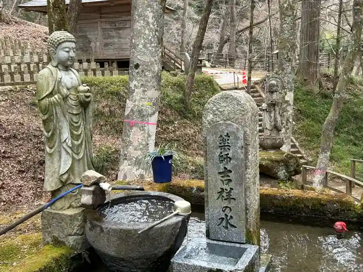 文殊堂の{uncategorized: "未分類", other: "その他", undefined: "問題あり", building: "その他建物", grave: "お墓", sacred_gate: "鳥居", guardian: "狛犬", statue: "像", buddha: "仏像", history: "歴史", nature: "自然", garden: "庭園", animal: "動物", pagoda: "塔", temizu: "手水舎", mountain_gate: "山門・神門", sanctuary: "本殿・本堂", subordinate: "末社・摂社", art: "芸術", scenery: "景色", jizo: "地蔵", ema: "絵馬", goshuin: "御朱印", omikuji: "おみくじ", items: "授与品その他", amulet: "お守り", goshuincho: "御朱印帳", eats: "食事", festival: "お祭り", votive_dance: "神楽", shichigosan: "七五三参", wedding: "結婚式", experience: "体験その他", initially: "初詣", around: "周辺", anti_infection: "感染症対策"}
