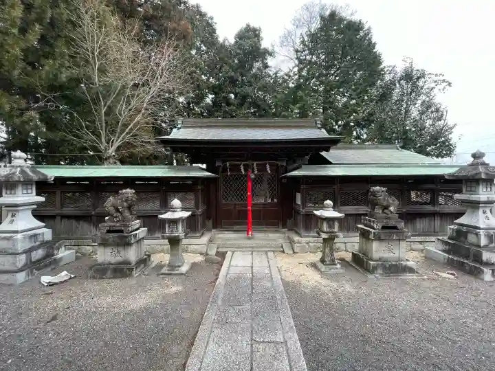 總社神社の{uncategorized: "未分類", other: "その他", undefined: "問題あり", building: "その他建物", grave: "お墓", sacred_gate: "鳥居", guardian: "狛犬", statue: "像", buddha: "仏像", history: "歴史", nature: "自然", garden: "庭園", animal: "動物", pagoda: "塔", temizu: "手水舎", mountain_gate: "山門・神門", sanctuary: "本殿・本堂", subordinate: "末社・摂社", art: "芸術", scenery: "景色", jizo: "地蔵", ema: "絵馬", goshuin: "御朱印", omikuji: "おみくじ", items: "授与品その他", amulet: "お守り", goshuincho: "御朱印帳", eats: "食事", festival: "お祭り", votive_dance: "神楽", shichigosan: "七五三参", wedding: "結婚式", experience: "体験その他", initially: "初詣", around: "周辺", anti_infection: "感染症対策"}