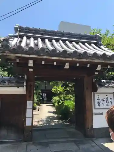 宝蔵寺の山門