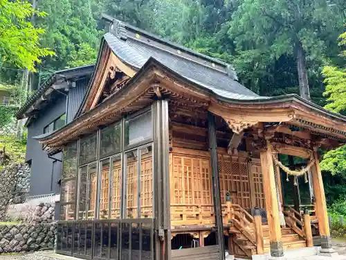 下梨地主神社の本殿