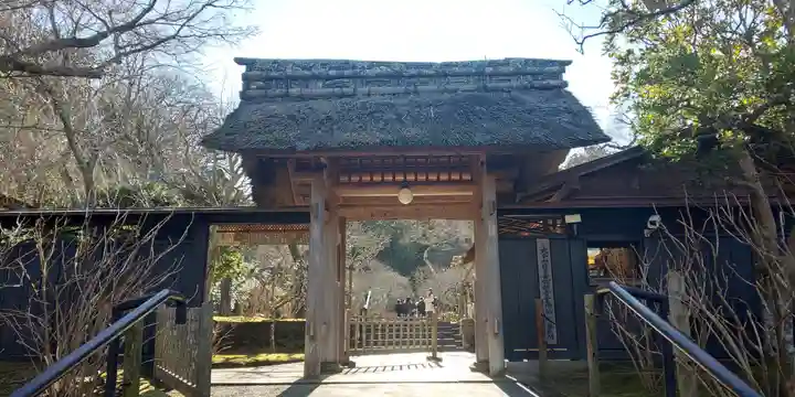 東慶寺の山門・神門