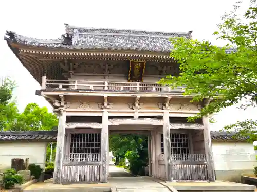 宝塔寺の山門