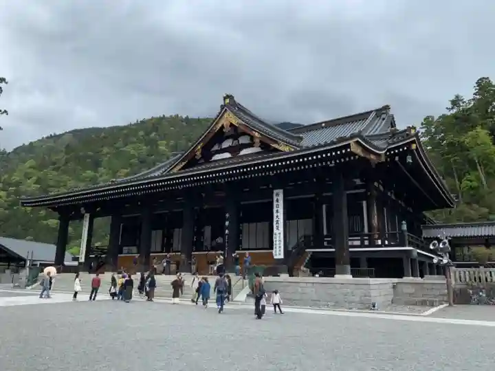 久遠寺の本殿・本堂