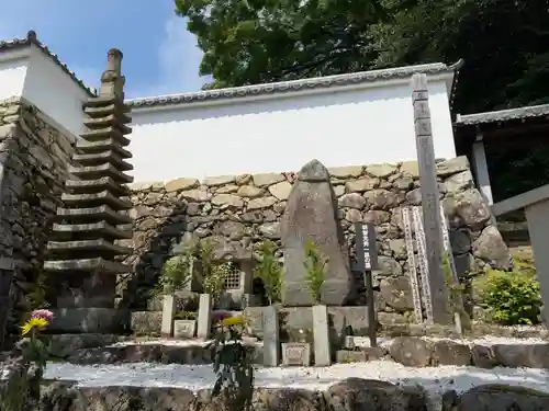 西教寺のお墓