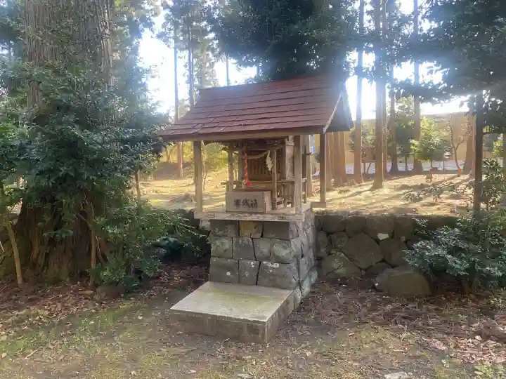 戸神社の{uncategorized: "未分類", other: "その他", undefined: "問題あり", building: "その他建物", grave: "お墓", sacred_gate: "鳥居", guardian: "狛犬", statue: "像", buddha: "仏像", history: "歴史", nature: "自然", garden: "庭園", animal: "動物", pagoda: "塔", temizu: "手水舎", mountain_gate: "山門・神門", sanctuary: "本殿・本堂", subordinate: "末社・摂社", art: "芸術", scenery: "景色", jizo: "地蔵", ema: "絵馬", goshuin: "御朱印", omikuji: "おみくじ", items: "授与品その他", amulet: "お守り", goshuincho: "御朱印帳", eats: "食事", festival: "お祭り", votive_dance: "神楽", shichigosan: "七五三参", wedding: "結婚式", experience: "体験その他", initially: "初詣", around: "周辺", anti_infection: "感染症対策"}