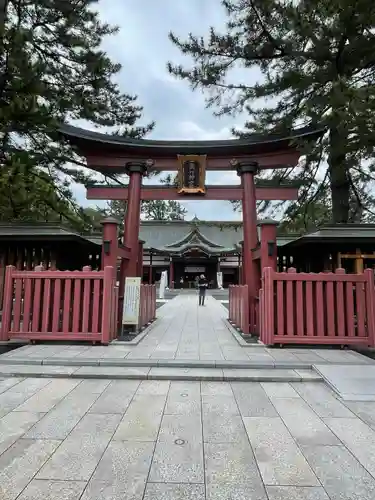 氣比神宮の鳥居