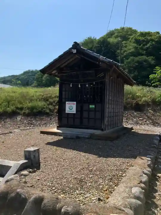 八雲神社(松田町)の{uncategorized: "未分類", other: "その他", undefined: "問題あり", building: "その他建物", grave: "お墓", sacred_gate: "鳥居", guardian: "狛犬", statue: "像", buddha: "仏像", history: "歴史", nature: "自然", garden: "庭園", animal: "動物", pagoda: "塔", temizu: "手水舎", mountain_gate: "山門・神門", sanctuary: "本殿・本堂", subordinate: "末社・摂社", art: "芸術", scenery: "景色", jizo: "地蔵", ema: "絵馬", goshuin: "御朱印", omikuji: "おみくじ", items: "授与品その他", amulet: "お守り", goshuincho: "御朱印帳", eats: "食事", festival: "お祭り", votive_dance: "神楽", shichigosan: "七五三参", wedding: "結婚式", experience: "体験その他", initially: "初詣", around: "周辺", anti_infection: "感染症対策"}