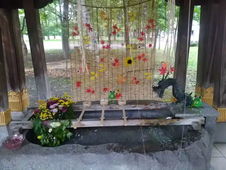 彌彦神社 (伊夜日子神社)の手水舎
