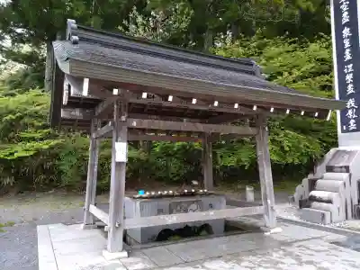 高野山金剛峯寺奥の院の{uncategorized: "未分類", other: "その他", undefined: "問題あり", building: "その他建物", grave: "お墓", sacred_gate: "鳥居", guardian: "狛犬", statue: "像", buddha: "仏像", history: "歴史", nature: "自然", garden: "庭園", animal: "動物", pagoda: "塔", temizu: "手水舎", mountain_gate: "山門・神門", sanctuary: "本殿・本堂", subordinate: "末社・摂社", art: "芸術", scenery: "景色", jizo: "地蔵", ema: "絵馬", goshuin: "御朱印", omikuji: "おみくじ", items: "授与品その他", amulet: "お守り", goshuincho: "御朱印帳", eats: "食事", festival: "お祭り", votive_dance: "神楽", shichigosan: "七五三参", wedding: "結婚式", experience: "体験その他", initially: "初詣", around: "周辺", anti_infection: "感染症対策"}