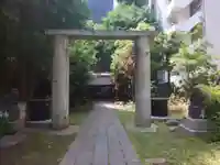 新橋鹽竃神社の鳥居