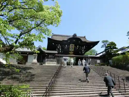 大谷本廟の山門・神門