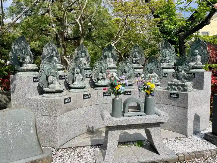 薬王院の{uncategorized: "未分類", other: "その他", undefined: "問題あり", building: "その他建物", grave: "お墓", sacred_gate: "鳥居", guardian: "狛犬", statue: "像", buddha: "仏像", history: "歴史", nature: "自然", garden: "庭園", animal: "動物", pagoda: "塔", temizu: "手水舎", mountain_gate: "山門・神門", sanctuary: "本殿・本堂", subordinate: "末社・摂社", art: "芸術", scenery: "景色", jizo: "地蔵", ema: "絵馬", goshuin: "御朱印", omikuji: "おみくじ", items: "授与品その他", amulet: "お守り", goshuincho: "御朱印帳", eats: "食事", festival: "お祭り", votive_dance: "神楽", shichigosan: "七五三参", wedding: "結婚式", experience: "体験その他", initially: "初詣", around: "周辺", anti_infection: "感染症対策"}