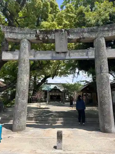 現人神社の{uncategorized: "未分類", other: "その他", undefined: "問題あり", building: "その他建物", grave: "お墓", sacred_gate: "鳥居", guardian: "狛犬", statue: "像", buddha: "仏像", history: "歴史", nature: "自然", garden: "庭園", animal: "動物", pagoda: "塔", temizu: "手水舎", mountain_gate: "山門・神門", sanctuary: "本殿・本堂", subordinate: "末社・摂社", art: "芸術", scenery: "景色", jizo: "地蔵", ema: "絵馬", goshuin: "御朱印", omikuji: "おみくじ", items: "授与品その他", amulet: "お守り", goshuincho: "御朱印帳", eats: "食事", festival: "お祭り", votive_dance: "神楽", shichigosan: "七五三参", wedding: "結婚式", experience: "体験その他", initially: "初詣", around: "周辺", anti_infection: "感染症対策"}
