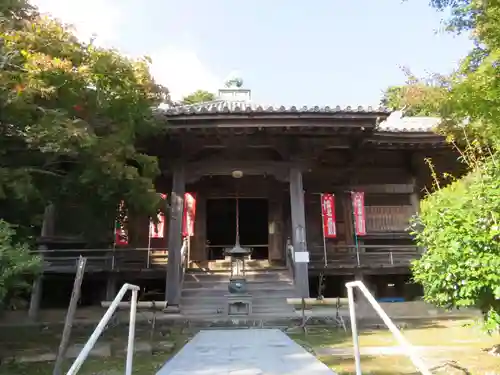 石峯寺の本殿・本堂