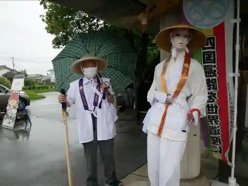 霊山寺の像