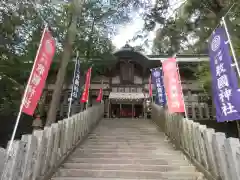 敢國神社の本殿