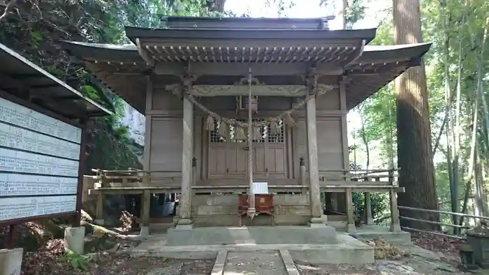 石神山精神社の本殿