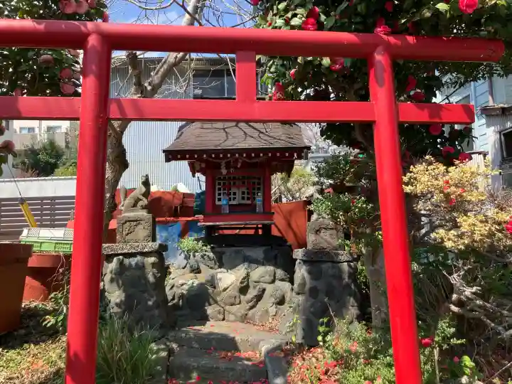 稲荷神社の{uncategorized: "未分類", other: "その他", undefined: "問題あり", building: "その他建物", grave: "お墓", sacred_gate: "鳥居", guardian: "狛犬", statue: "像", buddha: "仏像", history: "歴史", nature: "自然", garden: "庭園", animal: "動物", pagoda: "塔", temizu: "手水舎", mountain_gate: "山門・神門", sanctuary: "本殿・本堂", subordinate: "末社・摂社", art: "芸術", scenery: "景色", jizo: "地蔵", ema: "絵馬", goshuin: "御朱印", omikuji: "おみくじ", items: "授与品その他", amulet: "お守り", goshuincho: "御朱印帳", eats: "食事", festival: "お祭り", votive_dance: "神楽", shichigosan: "七五三参", wedding: "結婚式", experience: "体験その他", initially: "初詣", around: "周辺", anti_infection: "感染症対策"}