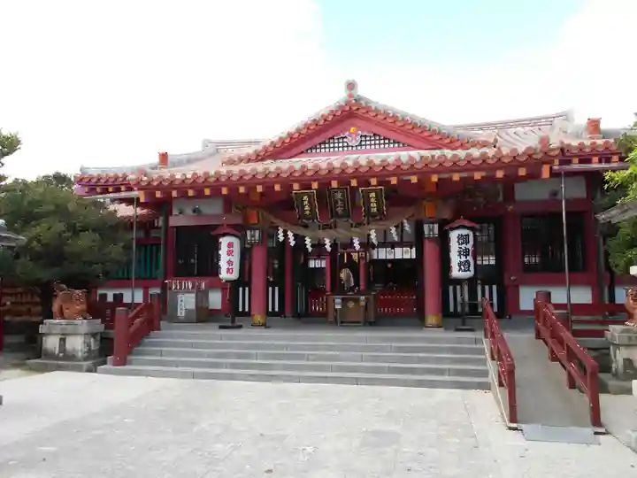 波上宮の本殿・本堂