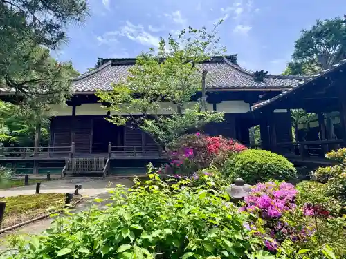 青蓮院門跡の{uncategorized: "未分類", other: "その他", undefined: "問題あり", building: "その他建物", grave: "お墓", sacred_gate: "鳥居", guardian: "狛犬", statue: "像", buddha: "仏像", history: "歴史", nature: "自然", garden: "庭園", animal: "動物", pagoda: "塔", temizu: "手水舎", mountain_gate: "山門・神門", sanctuary: "本殿・本堂", subordinate: "末社・摂社", art: "芸術", scenery: "景色", jizo: "地蔵", ema: "絵馬", goshuin: "御朱印", omikuji: "おみくじ", items: "授与品その他", amulet: "お守り", goshuincho: "御朱印帳", eats: "食事", festival: "お祭り", votive_dance: "神楽", shichigosan: "七五三参", wedding: "結婚式", experience: "体験その他", initially: "初詣", around: "周辺", anti_infection: "感染症対策"}