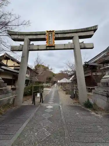 梨木神社の{uncategorized: "未分類", other: "その他", undefined: "問題あり", building: "その他建物", grave: "お墓", sacred_gate: "鳥居", guardian: "狛犬", statue: "像", buddha: "仏像", history: "歴史", nature: "自然", garden: "庭園", animal: "動物", pagoda: "塔", temizu: "手水舎", mountain_gate: "山門・神門", sanctuary: "本殿・本堂", subordinate: "末社・摂社", art: "芸術", scenery: "景色", jizo: "地蔵", ema: "絵馬", goshuin: "御朱印", omikuji: "おみくじ", items: "授与品その他", amulet: "お守り", goshuincho: "御朱印帳", eats: "食事", festival: "お祭り", votive_dance: "神楽", shichigosan: "七五三参", wedding: "結婚式", experience: "体験その他", initially: "初詣", around: "周辺", anti_infection: "感染症対策"}