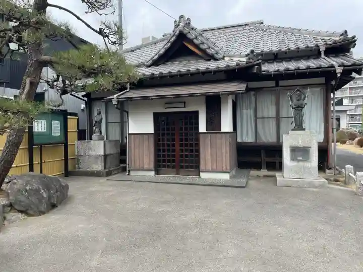 高徳寺の{uncategorized: "未分類", other: "その他", undefined: "問題あり", building: "その他建物", grave: "お墓", sacred_gate: "鳥居", guardian: "狛犬", statue: "像", buddha: "仏像", history: "歴史", nature: "自然", garden: "庭園", animal: "動物", pagoda: "塔", temizu: "手水舎", mountain_gate: "山門・神門", sanctuary: "本殿・本堂", subordinate: "末社・摂社", art: "芸術", scenery: "景色", jizo: "地蔵", ema: "絵馬", goshuin: "御朱印", omikuji: "おみくじ", items: "授与品その他", amulet: "お守り", goshuincho: "御朱印帳", eats: "食事", festival: "お祭り", votive_dance: "神楽", shichigosan: "七五三参", wedding: "結婚式", experience: "体験その他", initially: "初詣", around: "周辺", anti_infection: "感染症対策"}