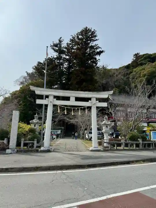 高瀧神社の{uncategorized: "未分類", other: "その他", undefined: "問題あり", building: "その他建物", grave: "お墓", sacred_gate: "鳥居", guardian: "狛犬", statue: "像", buddha: "仏像", history: "歴史", nature: "自然", garden: "庭園", animal: "動物", pagoda: "塔", temizu: "手水舎", mountain_gate: "山門・神門", sanctuary: "本殿・本堂", subordinate: "末社・摂社", art: "芸術", scenery: "景色", jizo: "地蔵", ema: "絵馬", goshuin: "御朱印", omikuji: "おみくじ", items: "授与品その他", amulet: "お守り", goshuincho: "御朱印帳", eats: "食事", festival: "お祭り", votive_dance: "神楽", shichigosan: "七五三参", wedding: "結婚式", experience: "体験その他", initially: "初詣", around: "周辺", anti_infection: "感染症対策"}