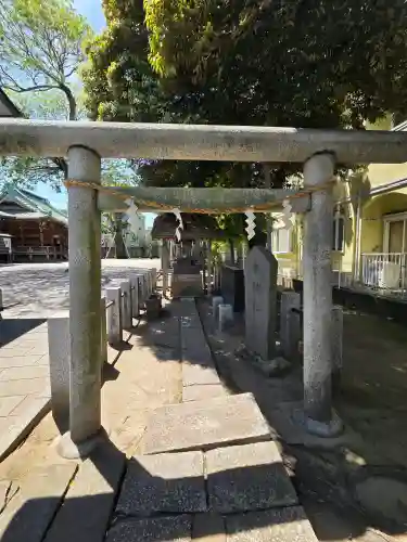 岩淵八雲神社の{uncategorized: "未分類", other: "その他", undefined: "問題あり", building: "その他建物", grave: "お墓", sacred_gate: "鳥居", guardian: "狛犬", statue: "像", buddha: "仏像", history: "歴史", nature: "自然", garden: "庭園", animal: "動物", pagoda: "塔", temizu: "手水舎", mountain_gate: "山門・神門", sanctuary: "本殿・本堂", subordinate: "末社・摂社", art: "芸術", scenery: "景色", jizo: "地蔵", ema: "絵馬", goshuin: "御朱印", omikuji: "おみくじ", items: "授与品その他", amulet: "お守り", goshuincho: "御朱印帳", eats: "食事", festival: "お祭り", votive_dance: "神楽", shichigosan: "七五三参", wedding: "結婚式", experience: "体験その他", initially: "初詣", around: "周辺", anti_infection: "感染症対策"}