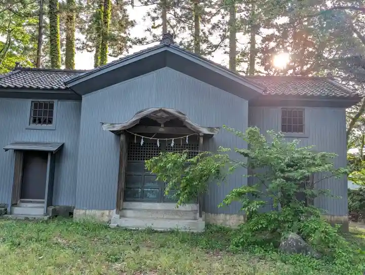 天津神社の{uncategorized: "未分類", other: "その他", undefined: "問題あり", building: "その他建物", grave: "お墓", sacred_gate: "鳥居", guardian: "狛犬", statue: "像", buddha: "仏像", history: "歴史", nature: "自然", garden: "庭園", animal: "動物", pagoda: "塔", temizu: "手水舎", mountain_gate: "山門・神門", sanctuary: "本殿・本堂", subordinate: "末社・摂社", art: "芸術", scenery: "景色", jizo: "地蔵", ema: "絵馬", goshuin: "御朱印", omikuji: "おみくじ", items: "授与品その他", amulet: "お守り", goshuincho: "御朱印帳", eats: "食事", festival: "お祭り", votive_dance: "神楽", shichigosan: "七五三参", wedding: "結婚式", experience: "体験その他", initially: "初詣", around: "周辺", anti_infection: "感染症対策"}