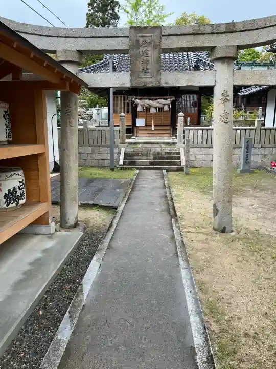 御建神社の{uncategorized: "未分類", other: "その他", undefined: "問題あり", building: "その他建物", grave: "お墓", sacred_gate: "鳥居", guardian: "狛犬", statue: "像", buddha: "仏像", history: "歴史", nature: "自然", garden: "庭園", animal: "動物", pagoda: "塔", temizu: "手水舎", mountain_gate: "山門・神門", sanctuary: "本殿・本堂", subordinate: "末社・摂社", art: "芸術", scenery: "景色", jizo: "地蔵", ema: "絵馬", goshuin: "御朱印", omikuji: "おみくじ", items: "授与品その他", amulet: "お守り", goshuincho: "御朱印帳", eats: "食事", festival: "お祭り", votive_dance: "神楽", shichigosan: "七五三参", wedding: "結婚式", experience: "体験その他", initially: "初詣", around: "周辺", anti_infection: "感染症対策"}