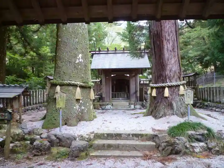 鳴谷神社の本殿・本堂