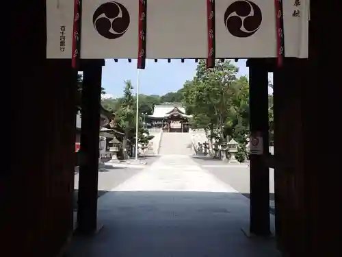 石清尾八幡宮の山門