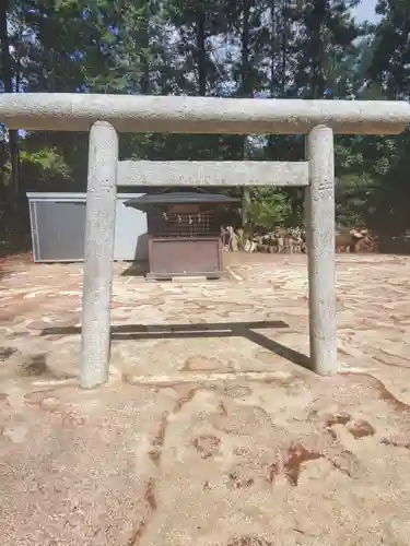 三所神社の鳥居