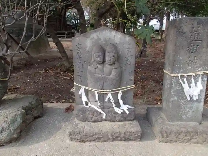 倭文神社の像
