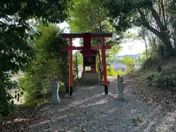 二見神社の{uncategorized: "未分類", other: "その他", undefined: "問題あり", building: "その他建物", grave: "お墓", sacred_gate: "鳥居", guardian: "狛犬", statue: "像", buddha: "仏像", history: "歴史", nature: "自然", garden: "庭園", animal: "動物", pagoda: "塔", temizu: "手水舎", mountain_gate: "山門・神門", sanctuary: "本殿・本堂", subordinate: "末社・摂社", art: "芸術", scenery: "景色", jizo: "地蔵", ema: "絵馬", goshuin: "御朱印", omikuji: "おみくじ", items: "授与品その他", amulet: "お守り", goshuincho: "御朱印帳", eats: "食事", festival: "お祭り", votive_dance: "神楽", shichigosan: "七五三参", wedding: "結婚式", experience: "体験その他", initially: "初詣", around: "周辺", anti_infection: "感染症対策"}