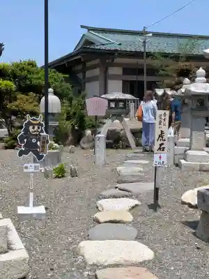 豊国神社の{uncategorized: "未分類", other: "その他", undefined: "問題あり", building: "その他建物", grave: "お墓", sacred_gate: "鳥居", guardian: "狛犬", statue: "像", buddha: "仏像", history: "歴史", nature: "自然", garden: "庭園", animal: "動物", pagoda: "塔", temizu: "手水舎", mountain_gate: "山門・神門", sanctuary: "本殿・本堂", subordinate: "末社・摂社", art: "芸術", scenery: "景色", jizo: "地蔵", ema: "絵馬", goshuin: "御朱印", omikuji: "おみくじ", items: "授与品その他", amulet: "お守り", goshuincho: "御朱印帳", eats: "食事", festival: "お祭り", votive_dance: "神楽", shichigosan: "七五三参", wedding: "結婚式", experience: "体験その他", initially: "初詣", around: "周辺", anti_infection: "感染症対策"}