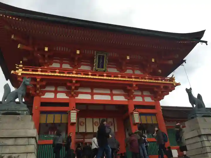 伏見稲荷大社の山門・神門