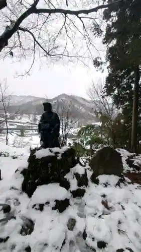 宝珠山 立石寺の{uncategorized: "未分類", other: "その他", undefined: "問題あり", building: "その他建物", grave: "お墓", sacred_gate: "鳥居", guardian: "狛犬", statue: "像", buddha: "仏像", history: "歴史", nature: "自然", garden: "庭園", animal: "動物", pagoda: "塔", temizu: "手水舎", mountain_gate: "山門・神門", sanctuary: "本殿・本堂", subordinate: "末社・摂社", art: "芸術", scenery: "景色", jizo: "地蔵", ema: "絵馬", goshuin: "御朱印", omikuji: "おみくじ", items: "授与品その他", amulet: "お守り", goshuincho: "御朱印帳", eats: "食事", festival: "お祭り", votive_dance: "神楽", shichigosan: "七五三参", wedding: "結婚式", experience: "体験その他", initially: "初詣", around: "周辺", anti_infection: "感染症対策"}