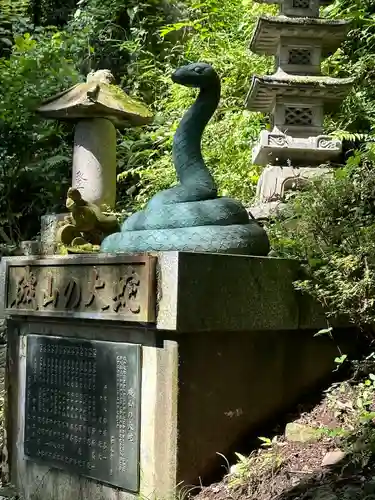 磯山弁財天の像