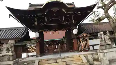 六孫王神社の山門・神門