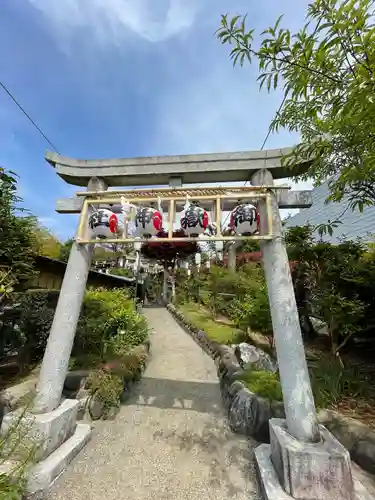 横浜御嶽神社の鳥居