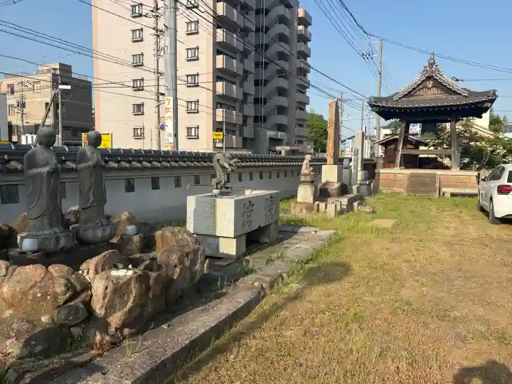 高野山福山別院の{uncategorized: "未分類", other: "その他", undefined: "問題あり", building: "その他建物", grave: "お墓", sacred_gate: "鳥居", guardian: "狛犬", statue: "像", buddha: "仏像", history: "歴史", nature: "自然", garden: "庭園", animal: "動物", pagoda: "塔", temizu: "手水舎", mountain_gate: "山門・神門", sanctuary: "本殿・本堂", subordinate: "末社・摂社", art: "芸術", scenery: "景色", jizo: "地蔵", ema: "絵馬", goshuin: "御朱印", omikuji: "おみくじ", items: "授与品その他", amulet: "お守り", goshuincho: "御朱印帳", eats: "食事", festival: "お祭り", votive_dance: "神楽", shichigosan: "七五三参", wedding: "結婚式", experience: "体験その他", initially: "初詣", around: "周辺", anti_infection: "感染症対策"}