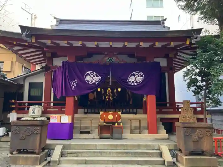 日本橋日枝神社の{uncategorized: "未分類", other: "その他", undefined: "問題あり", building: "その他建物", grave: "お墓", sacred_gate: "鳥居", guardian: "狛犬", statue: "像", buddha: "仏像", history: "歴史", nature: "自然", garden: "庭園", animal: "動物", pagoda: "塔", temizu: "手水舎", mountain_gate: "山門・神門", sanctuary: "本殿・本堂", subordinate: "末社・摂社", art: "芸術", scenery: "景色", jizo: "地蔵", ema: "絵馬", goshuin: "御朱印", omikuji: "おみくじ", items: "授与品その他", amulet: "お守り", goshuincho: "御朱印帳", eats: "食事", festival: "お祭り", votive_dance: "神楽", shichigosan: "七五三参", wedding: "結婚式", experience: "体験その他", initially: "初詣", around: "周辺", anti_infection: "感染症対策"}