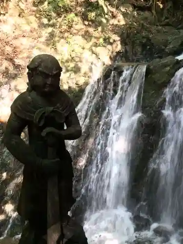 紅葉ヶ滝薬師堂(福岡県)