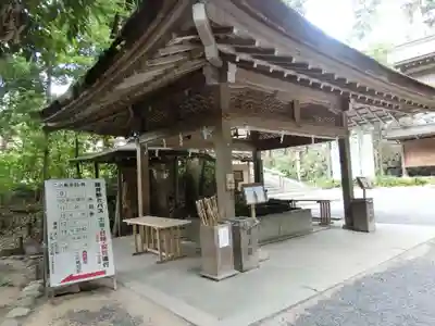 大神神社の手水舎