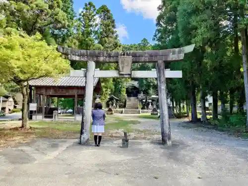 八幡神社（市之倉町）の鳥居