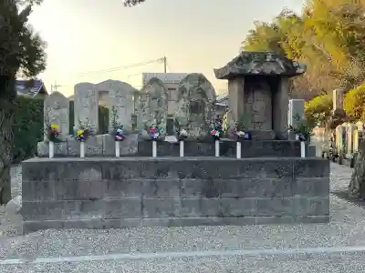西徳寺の{uncategorized: "未分類", other: "その他", undefined: "問題あり", building: "その他建物", grave: "お墓", sacred_gate: "鳥居", guardian: "狛犬", statue: "像", buddha: "仏像", history: "歴史", nature: "自然", garden: "庭園", animal: "動物", pagoda: "塔", temizu: "手水舎", mountain_gate: "山門・神門", sanctuary: "本殿・本堂", subordinate: "末社・摂社", art: "芸術", scenery: "景色", jizo: "地蔵", ema: "絵馬", goshuin: "御朱印", omikuji: "おみくじ", items: "授与品その他", amulet: "お守り", goshuincho: "御朱印帳", eats: "食事", festival: "お祭り", votive_dance: "神楽", shichigosan: "七五三参", wedding: "結婚式", experience: "体験その他", initially: "初詣", around: "周辺", anti_infection: "感染症対策"}