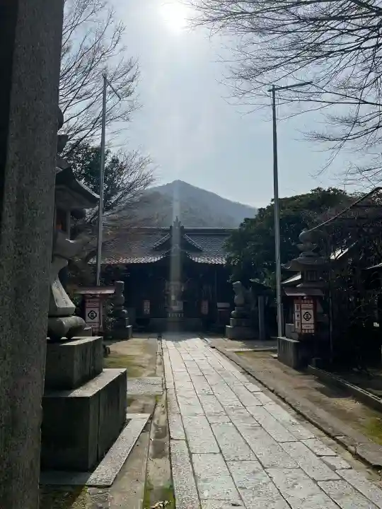 宇津神社の{uncategorized: "未分類", other: "その他", undefined: "問題あり", building: "その他建物", grave: "お墓", sacred_gate: "鳥居", guardian: "狛犬", statue: "像", buddha: "仏像", history: "歴史", nature: "自然", garden: "庭園", animal: "動物", pagoda: "塔", temizu: "手水舎", mountain_gate: "山門・神門", sanctuary: "本殿・本堂", subordinate: "末社・摂社", art: "芸術", scenery: "景色", jizo: "地蔵", ema: "絵馬", goshuin: "御朱印", omikuji: "おみくじ", items: "授与品その他", amulet: "お守り", goshuincho: "御朱印帳", eats: "食事", festival: "お祭り", votive_dance: "神楽", shichigosan: "七五三参", wedding: "結婚式", experience: "体験その他", initially: "初詣", around: "周辺", anti_infection: "感染症対策"}