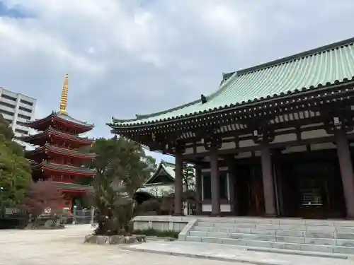 東長寺の{uncategorized: "未分類", other: "その他", undefined: "問題あり", building: "その他建物", grave: "お墓", sacred_gate: "鳥居", guardian: "狛犬", statue: "像", buddha: "仏像", history: "歴史", nature: "自然", garden: "庭園", animal: "動物", pagoda: "塔", temizu: "手水舎", mountain_gate: "山門・神門", sanctuary: "本殿・本堂", subordinate: "末社・摂社", art: "芸術", scenery: "景色", jizo: "地蔵", ema: "絵馬", goshuin: "御朱印", omikuji: "おみくじ", items: "授与品その他", amulet: "お守り", goshuincho: "御朱印帳", eats: "食事", festival: "お祭り", votive_dance: "神楽", shichigosan: "七五三参", wedding: "結婚式", experience: "体験その他", initially: "初詣", around: "周辺", anti_infection: "感染症対策"}